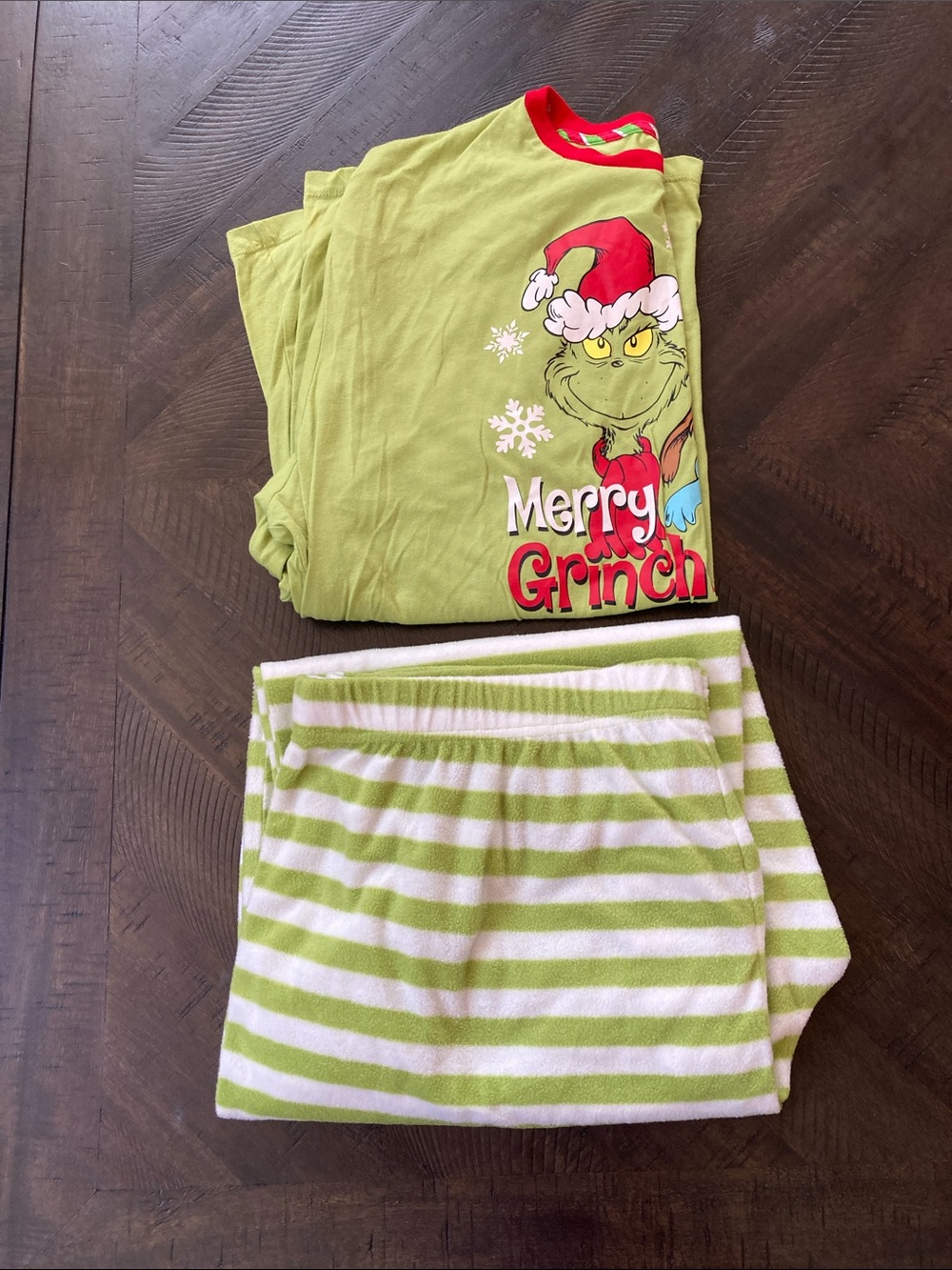 Mens Green Grinch Holiday Pajama Set